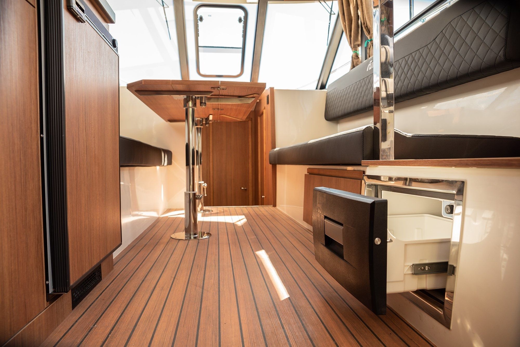 Cobra Yachts 40 | Lentamente