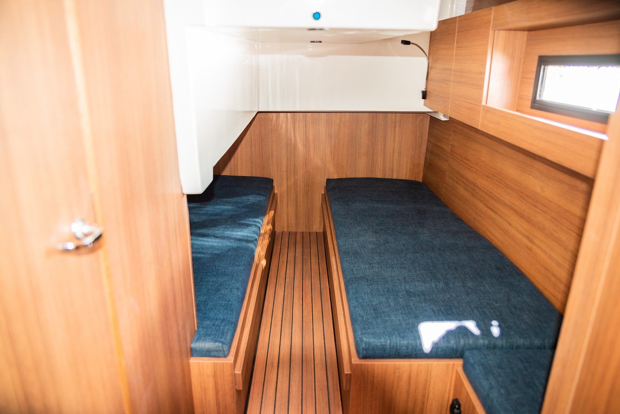 Cobra Yachts 40 | Lentamente