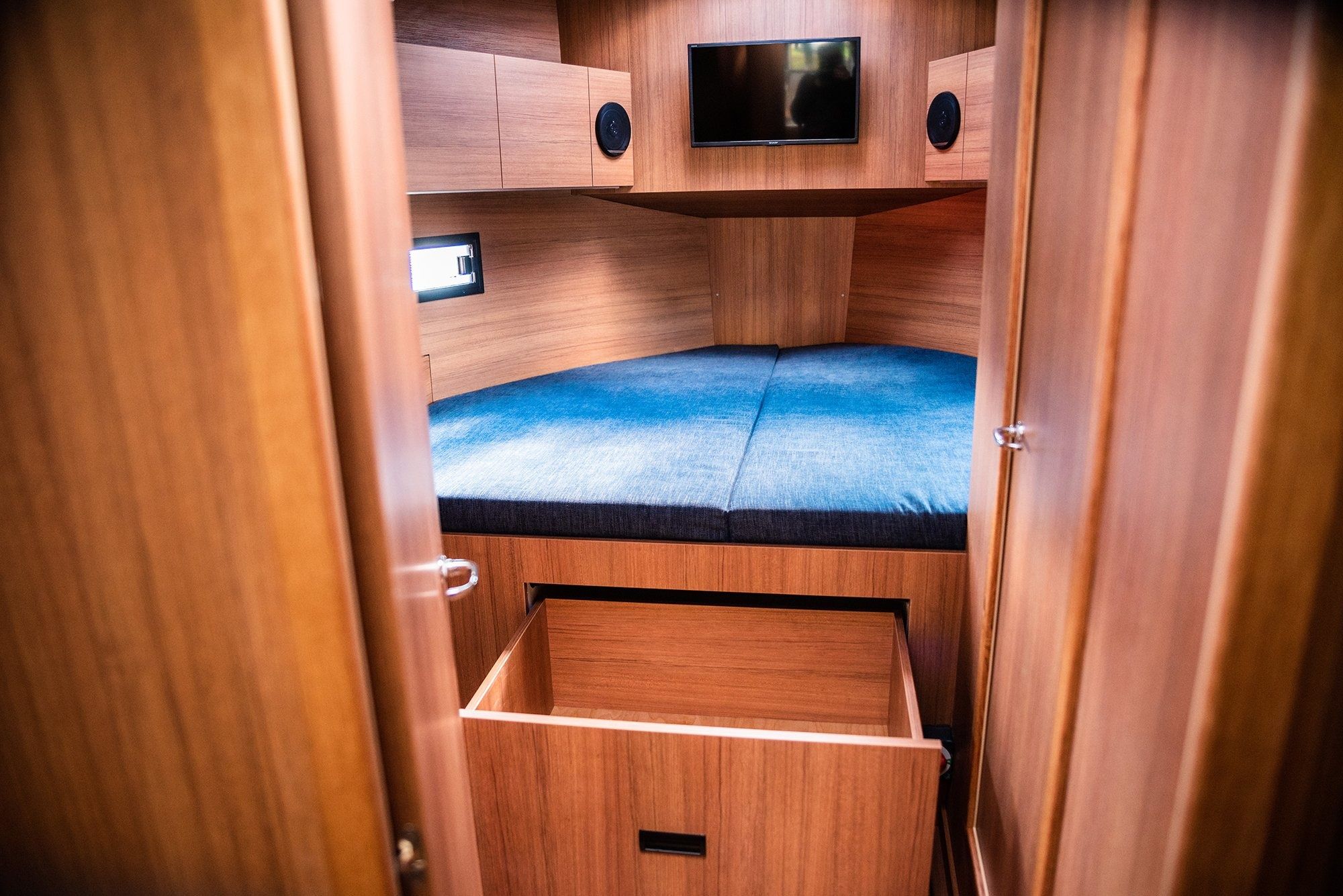 Cobra Yachts 40 | Lentamente