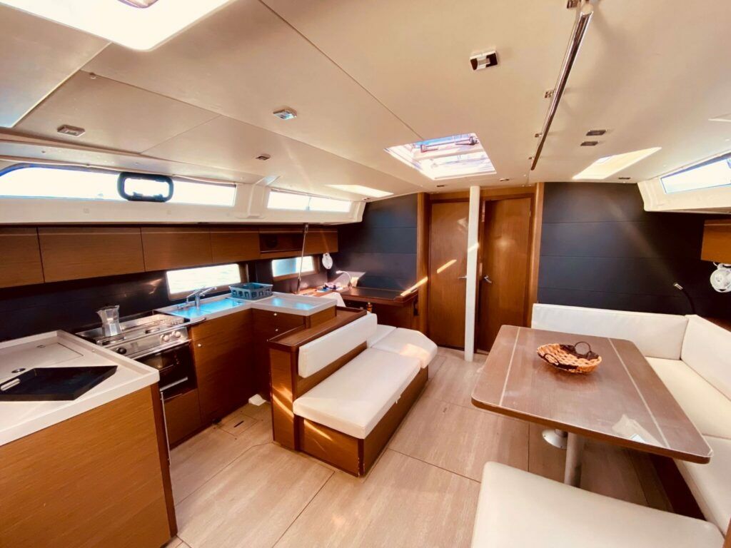 Beneteau Oceanis 51.1 | Vixen