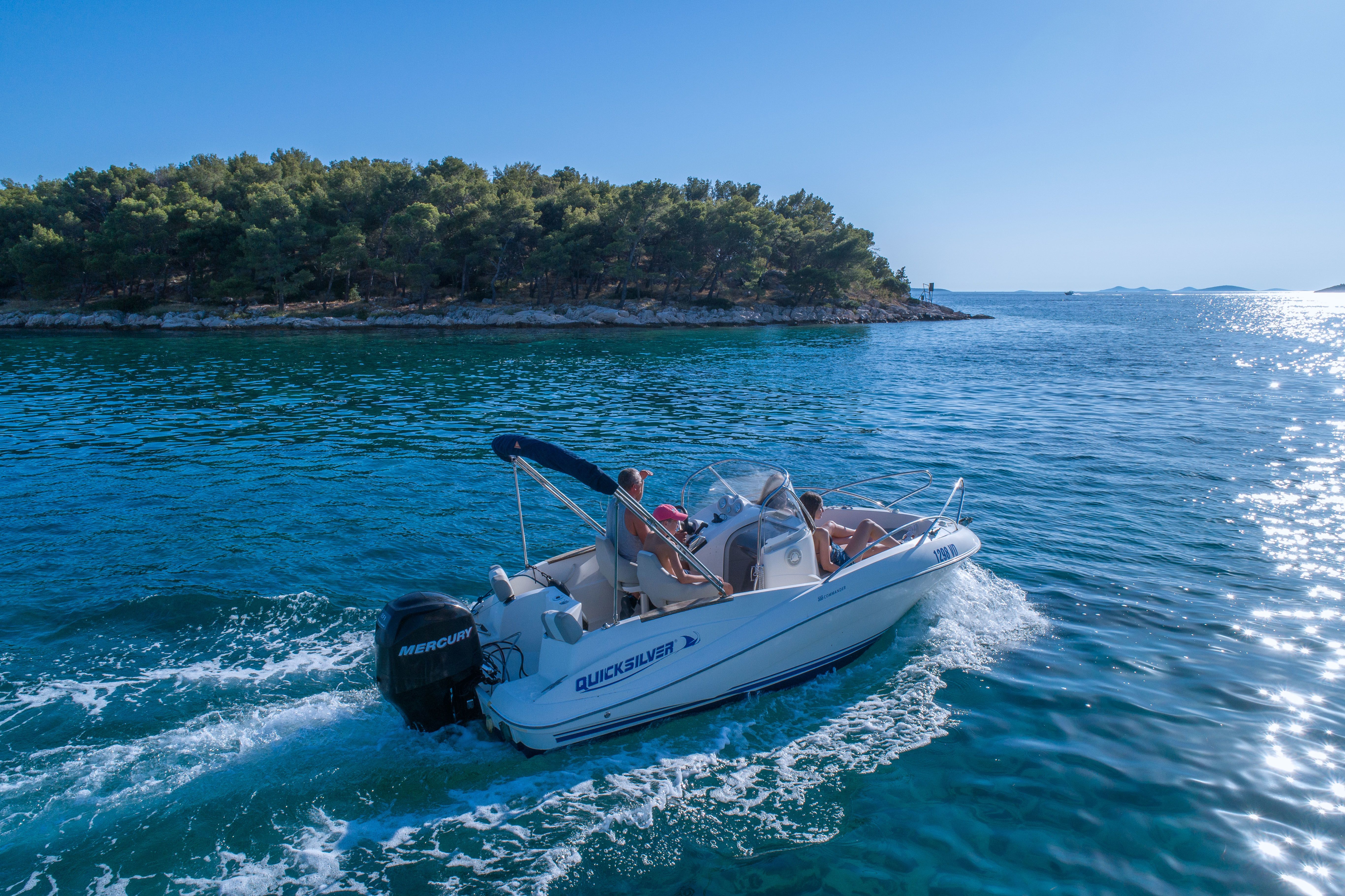 Quicksilver 555 | Commander