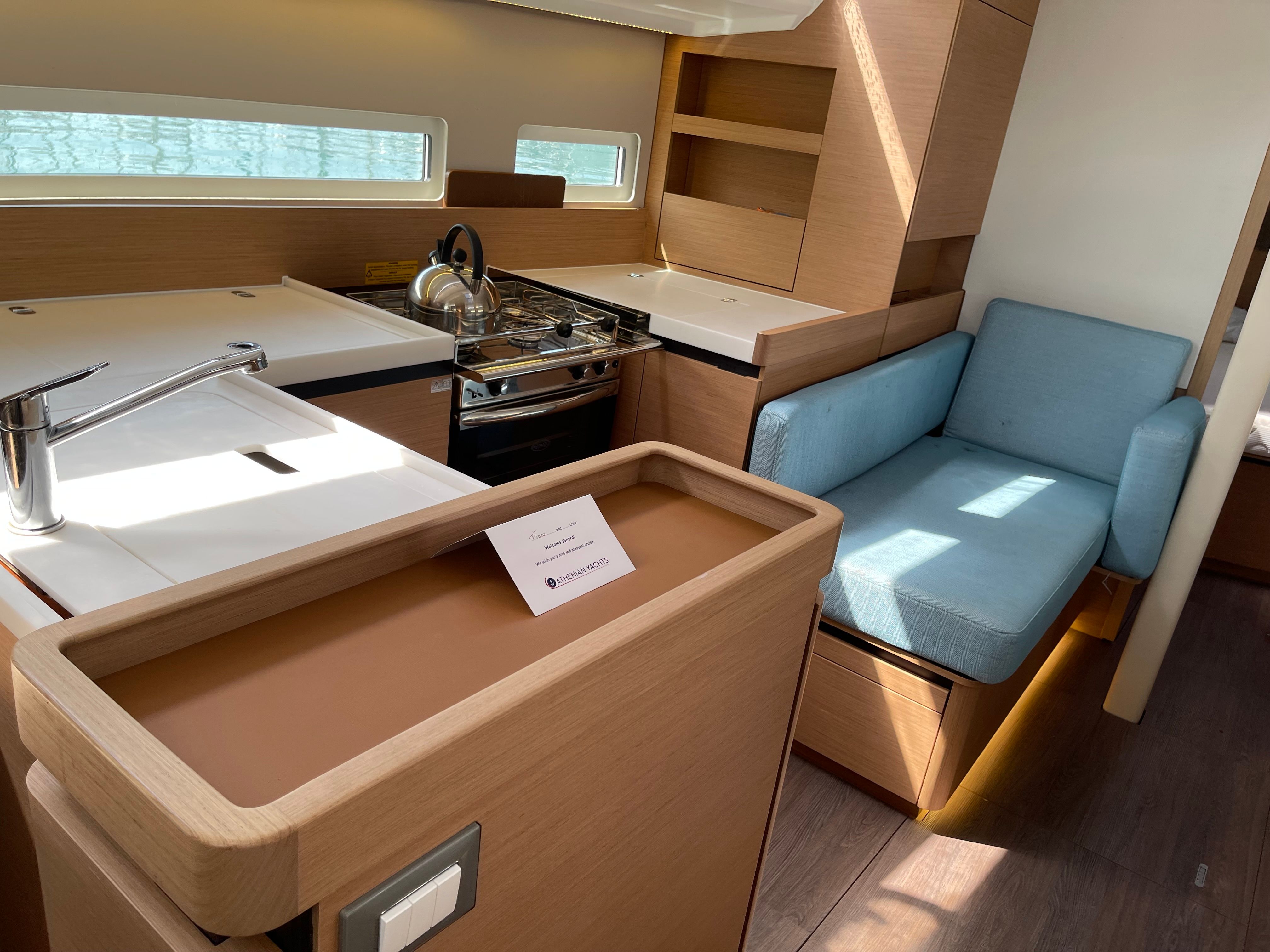Jeanneau Sun Odyssey 410 | Night Flower
