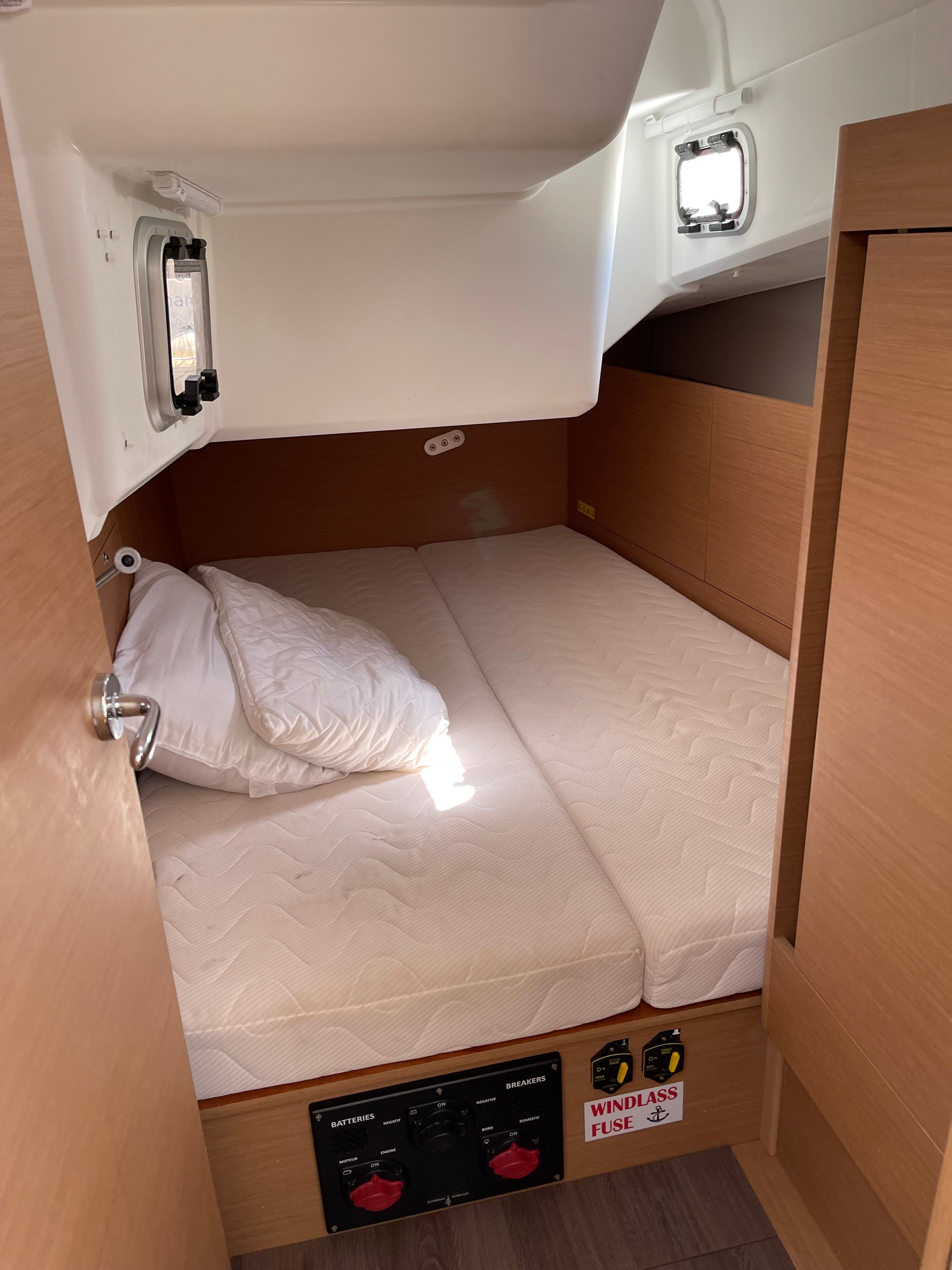 Jeanneau Sun Odyssey 410 | Night Flower