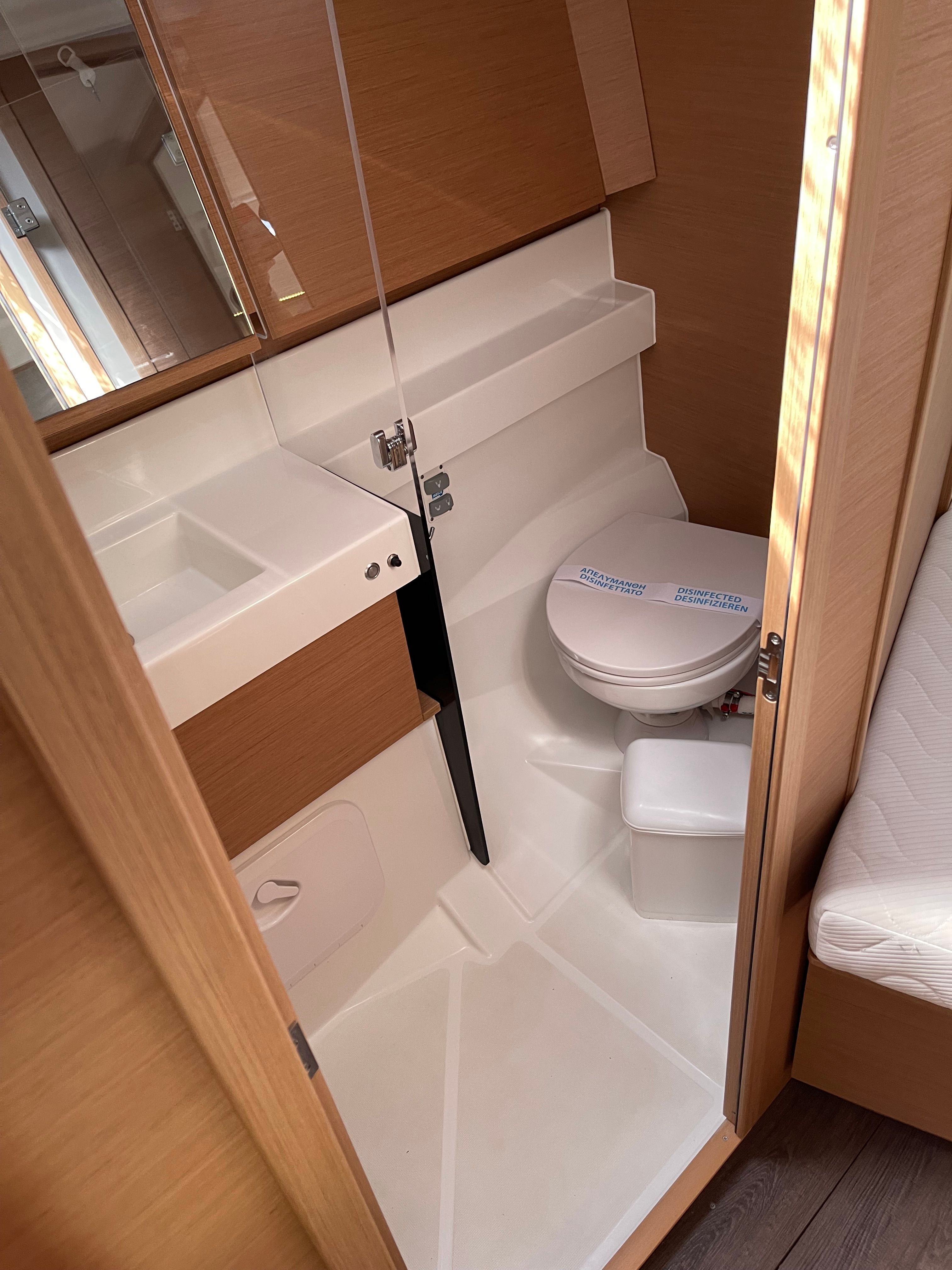 Jeanneau Sun Odyssey 410 | Night Flower