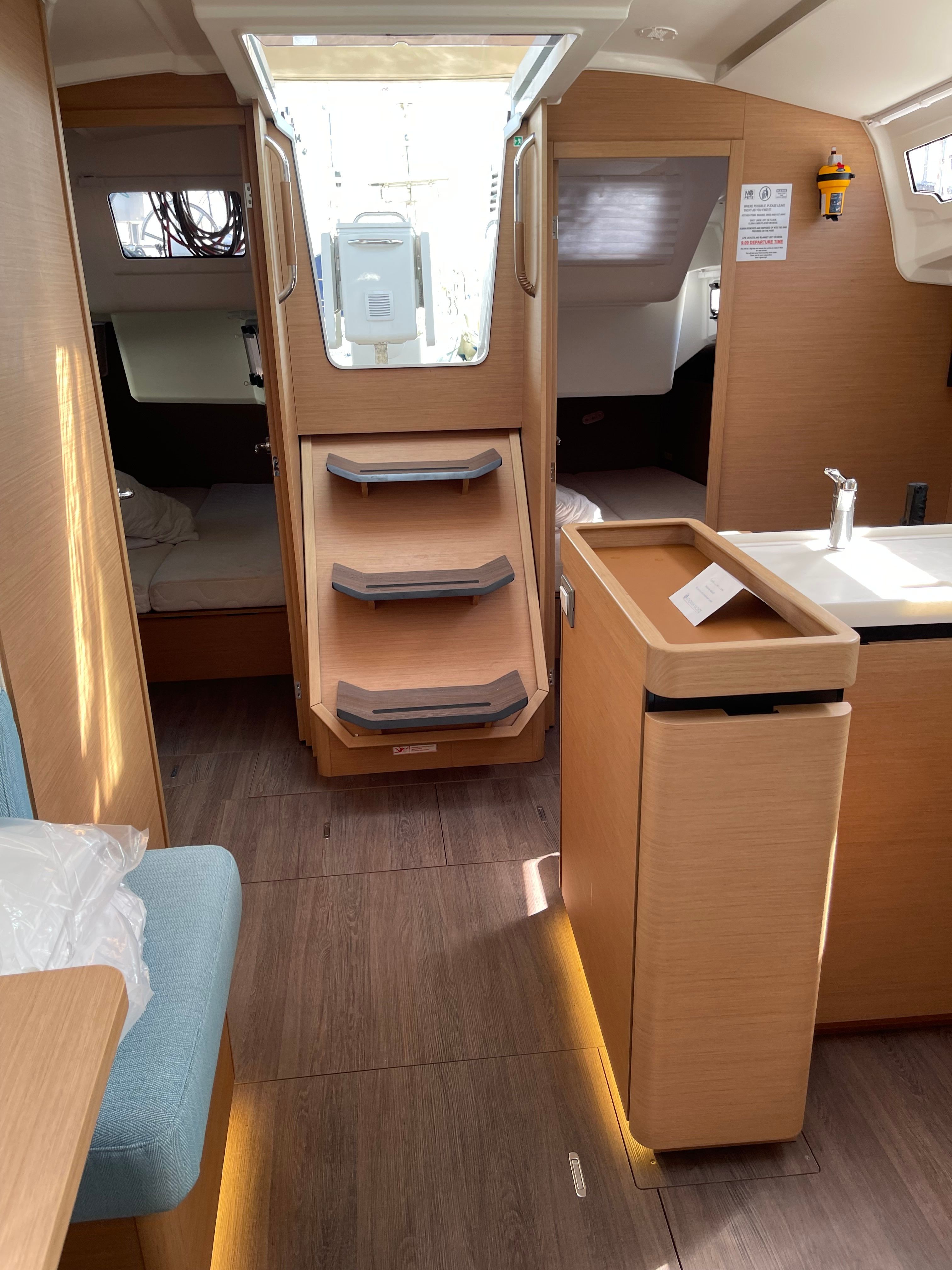 Jeanneau Sun Odyssey 410 | Night Flower