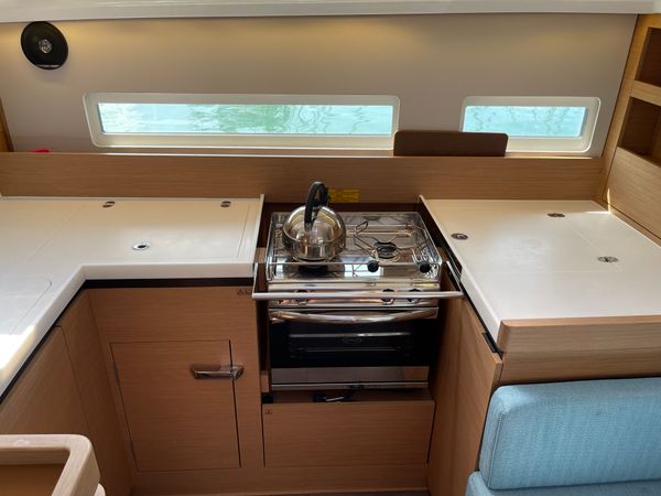 Jeanneau Sun Odyssey 410 | Night Flower