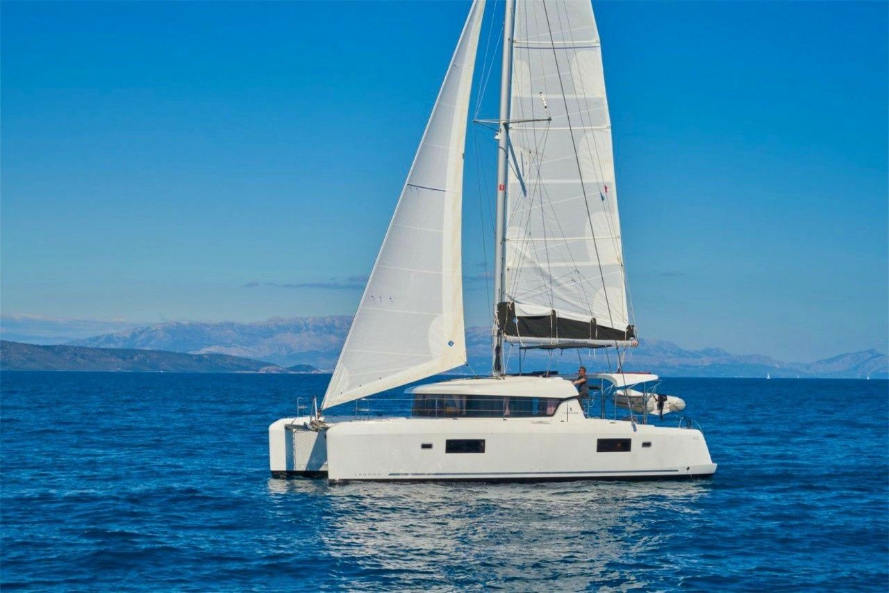 Lagoon 42 | Vesper