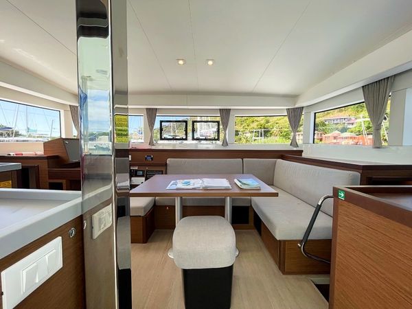 Lagoon 40 | Noble Shadow