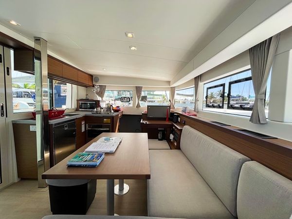 Lagoon 40 | Noble Shadow