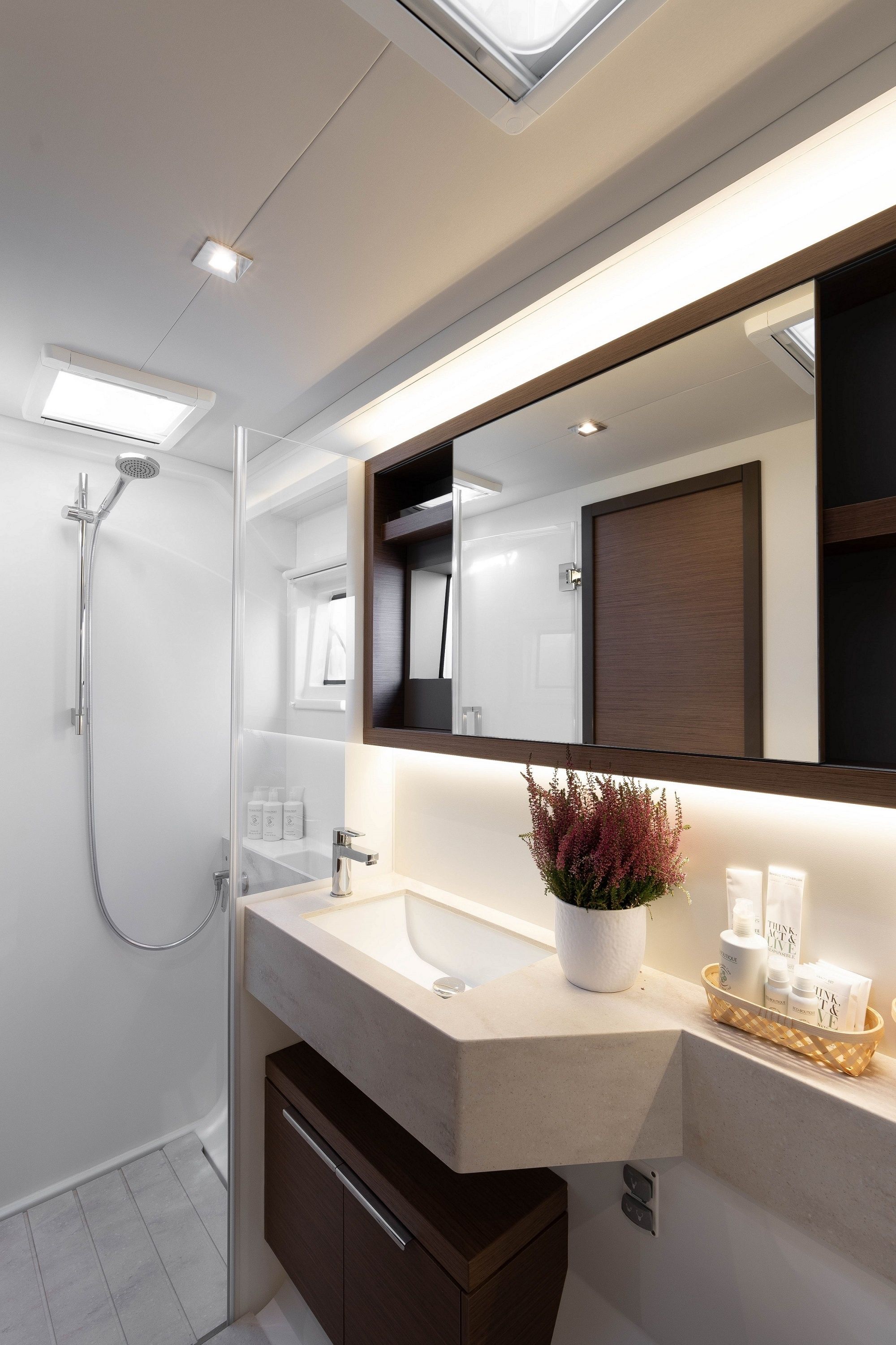 Lagoon 50 | Oneida 2