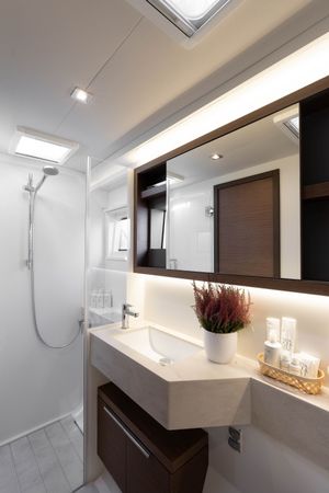 Lagoon 50 | Oneida 2