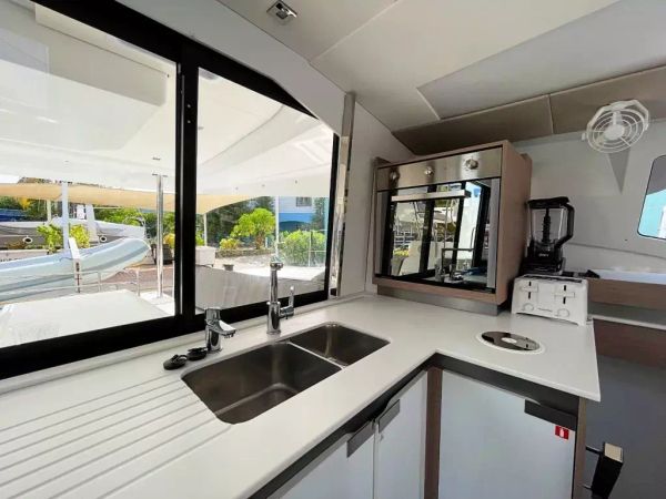 Fountaine Pajot Elba 45 | Sara Lin