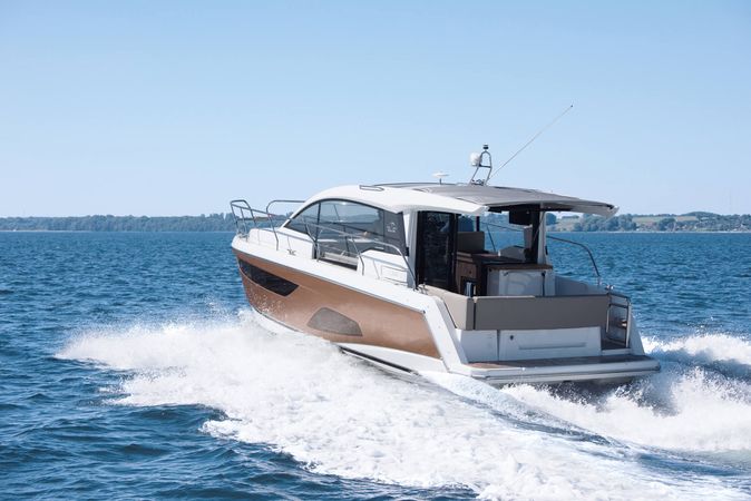 Sealine C330 | Flow