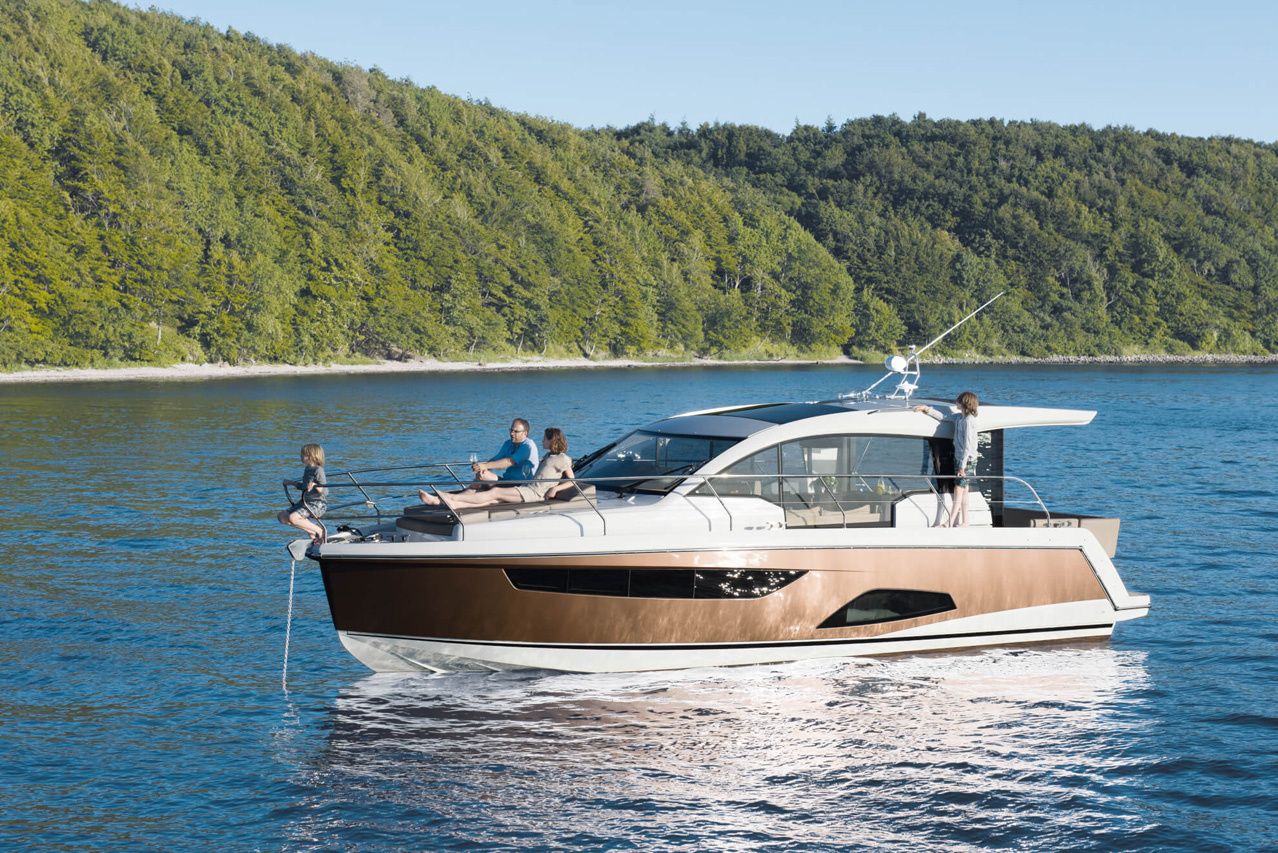 Sealine C330 | Flow
