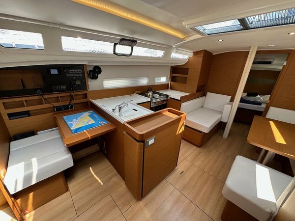 Jeanneau Sun Odyssey 410 | Wind Kiss