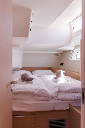 Beneteau Oceanis 54 | White Bird