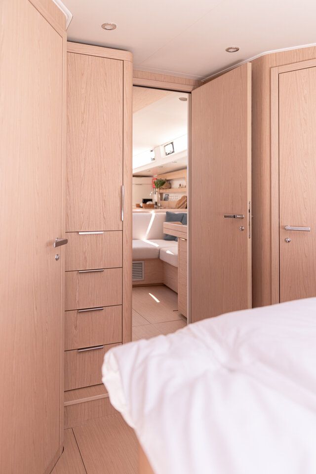 Beneteau Oceanis 54 | White Bird
