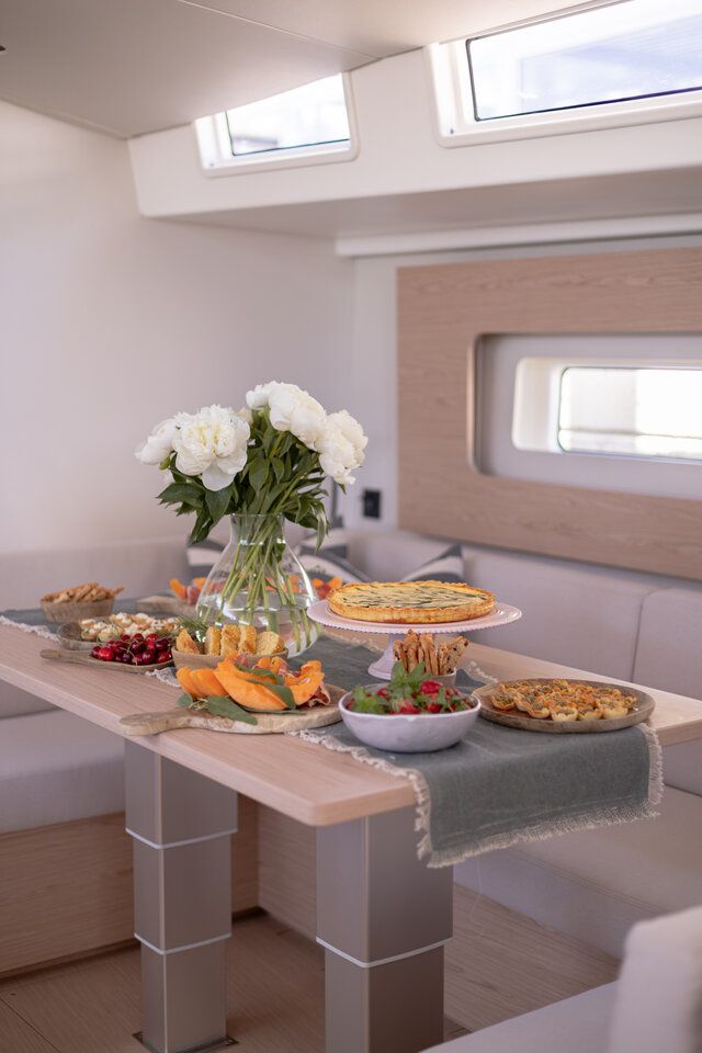 Beneteau Oceanis 54 | White Bird