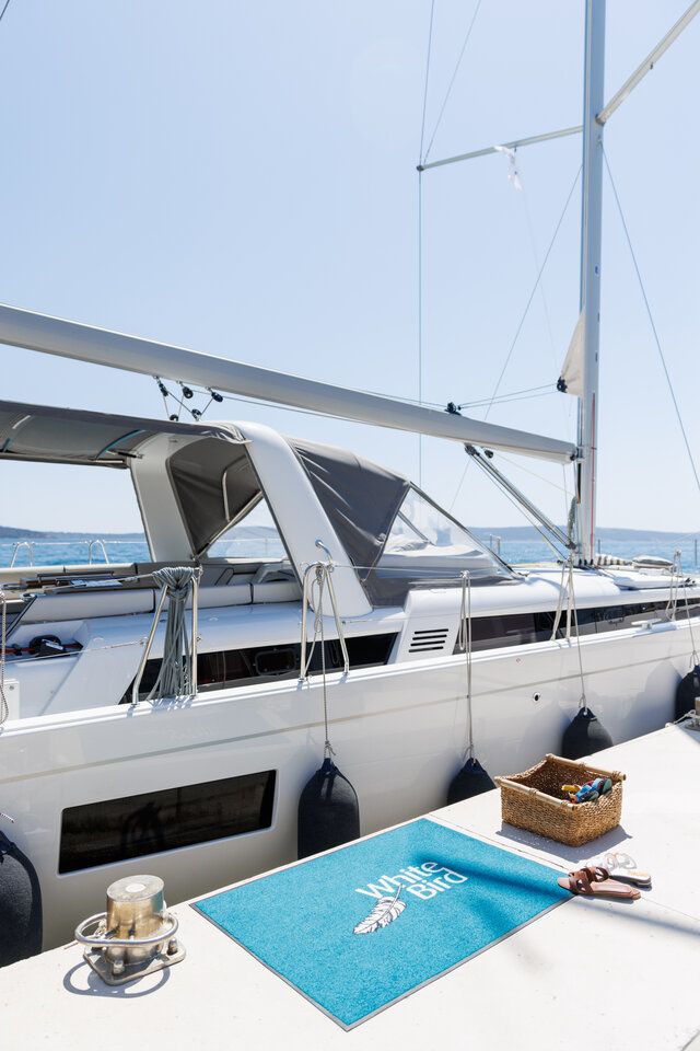 Beneteau Oceanis 54 | White Bird