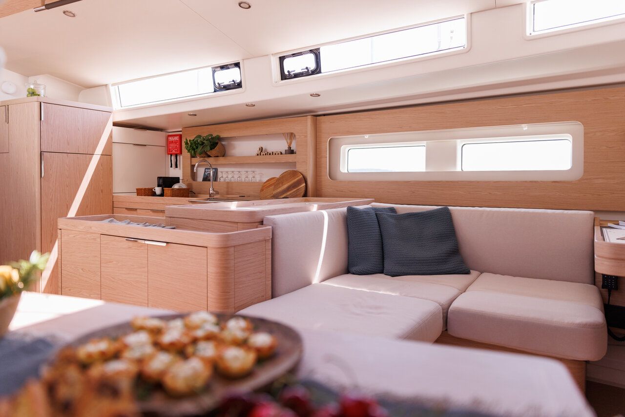 Beneteau Oceanis 54 | White Bird