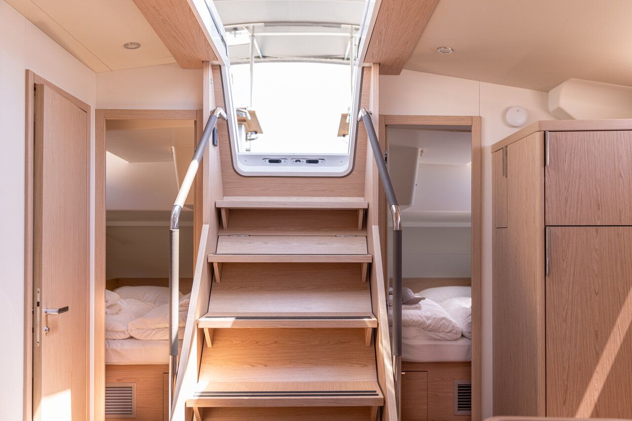 Beneteau Oceanis 54 | White Bird