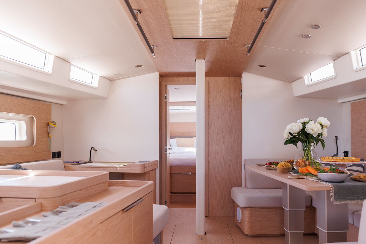 Beneteau Oceanis 54 | White Bird