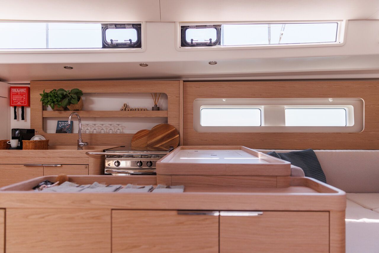 Beneteau Oceanis 54 | White Bird