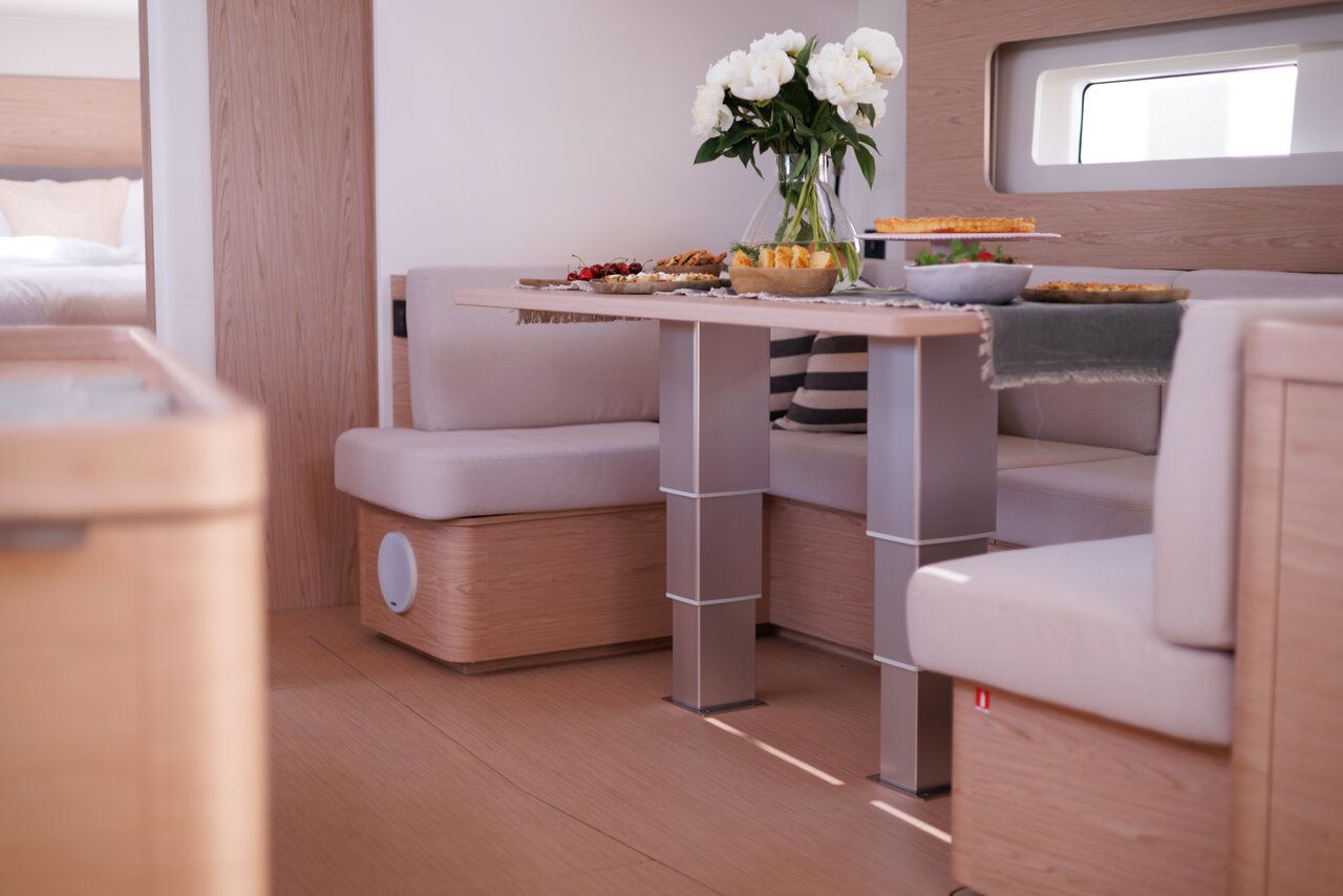 Beneteau Oceanis 54 | White Bird