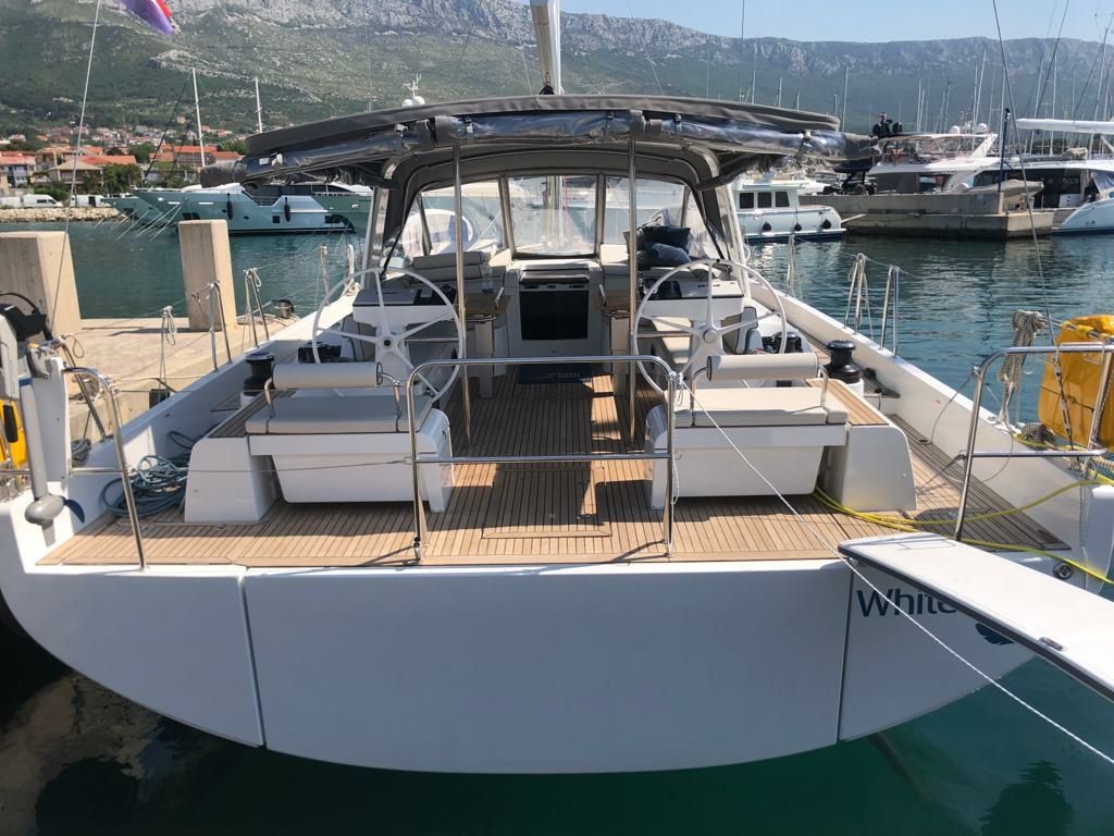 Beneteau Oceanis 54 | White Bird