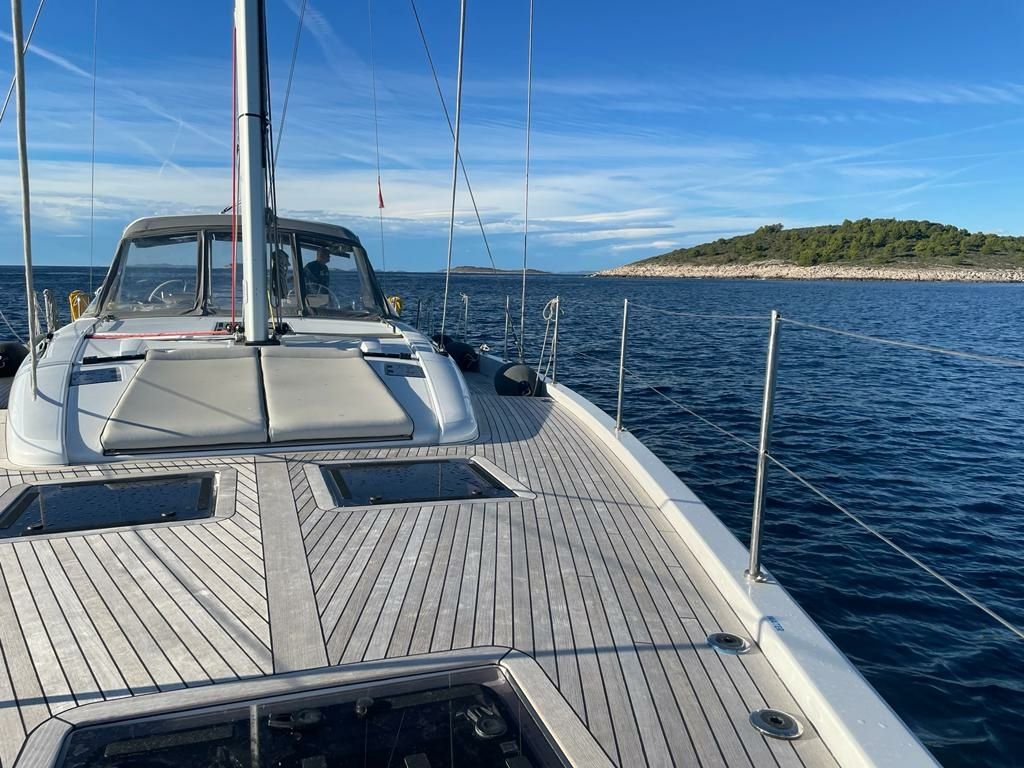 Beneteau Oceanis 54 | White Bird