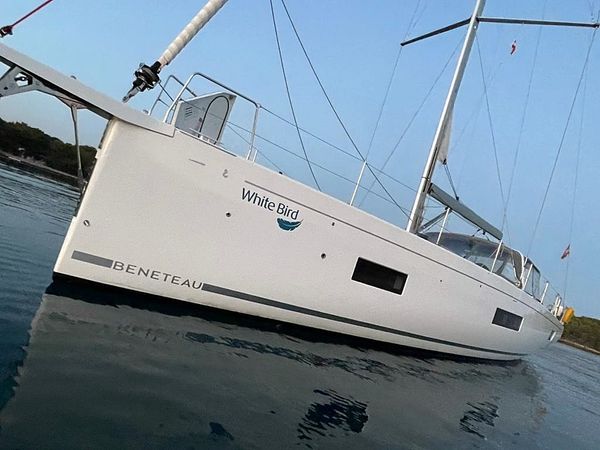 Beneteau Oceanis 54 | White Bird