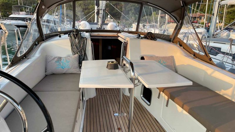 Jeanneau Sun Odyssey 380 | Just Happy