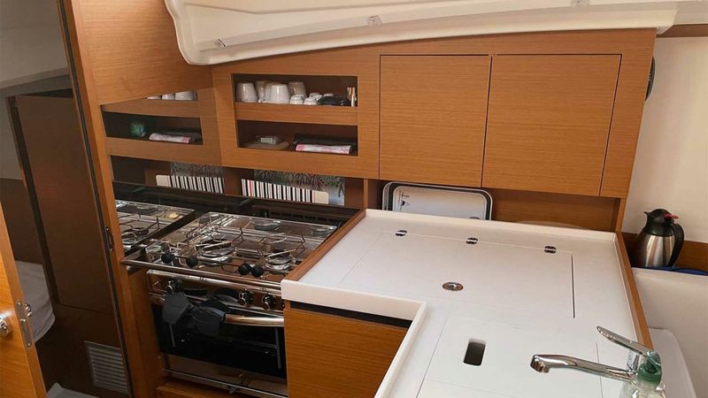 Jeanneau Sun Odyssey 380 | Just Happy