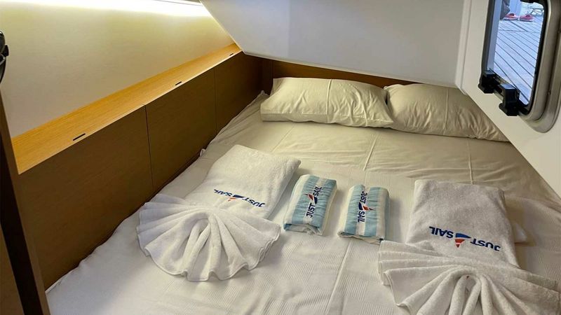 Jeanneau Sun Odyssey 380 | Just Happy