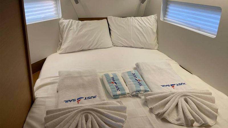 Jeanneau Sun Odyssey 380 | Just Happy