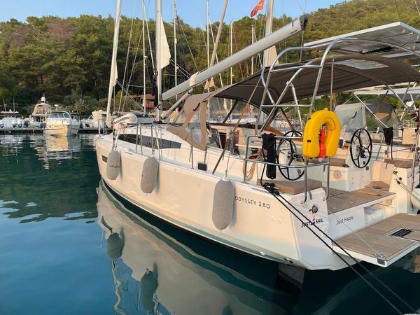 Jeanneau Sun Odyssey 380 | Just Happy