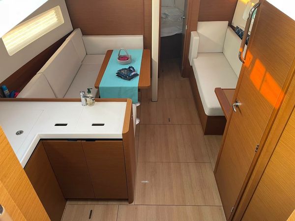 Jeanneau Sun Odyssey 380 | Just Happy