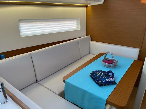 Jeanneau Sun Odyssey 380 | Just Happy