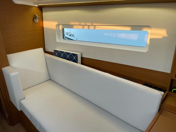 Jeanneau Sun Odyssey 380 | Just Happy