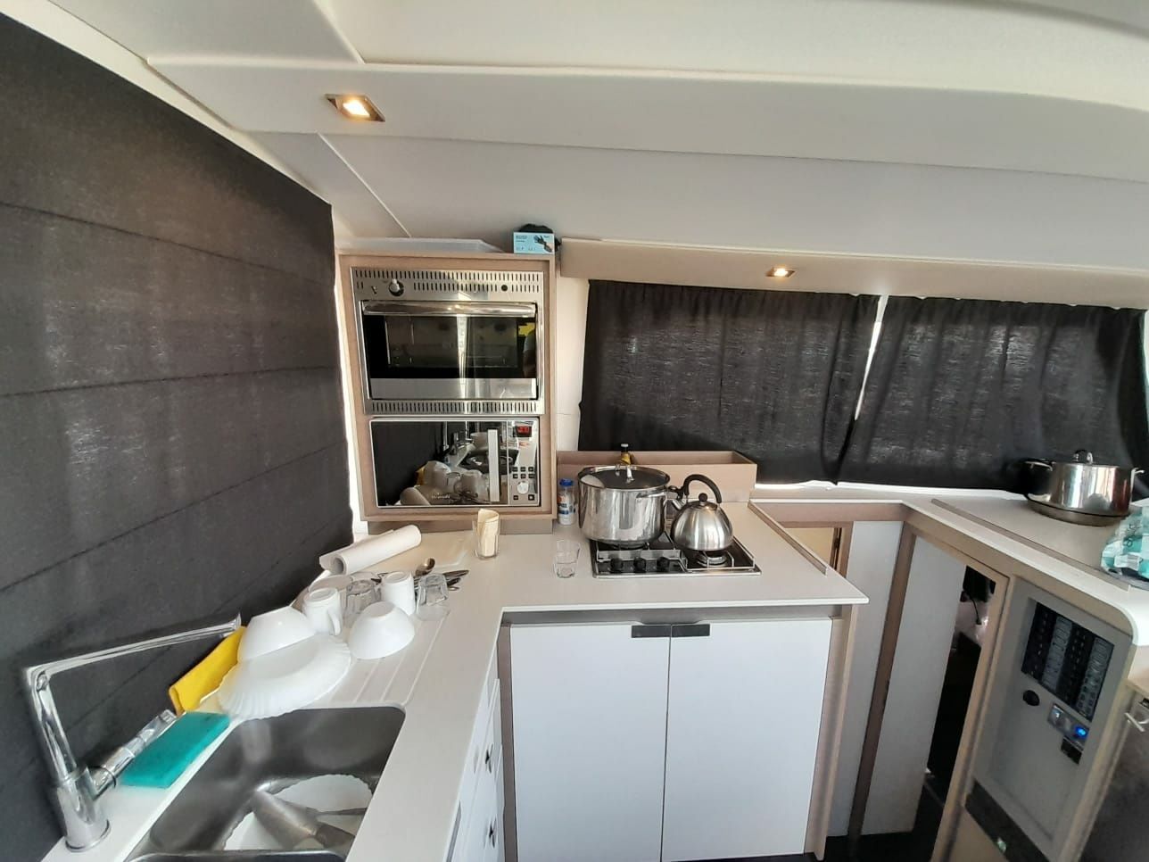 Fountaine Pajot Isla 40 | Monkey Puppy