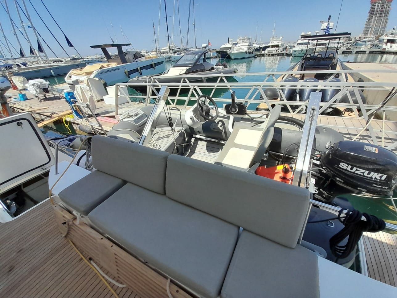 Fountaine Pajot Isla 40 | Monkey Puppy