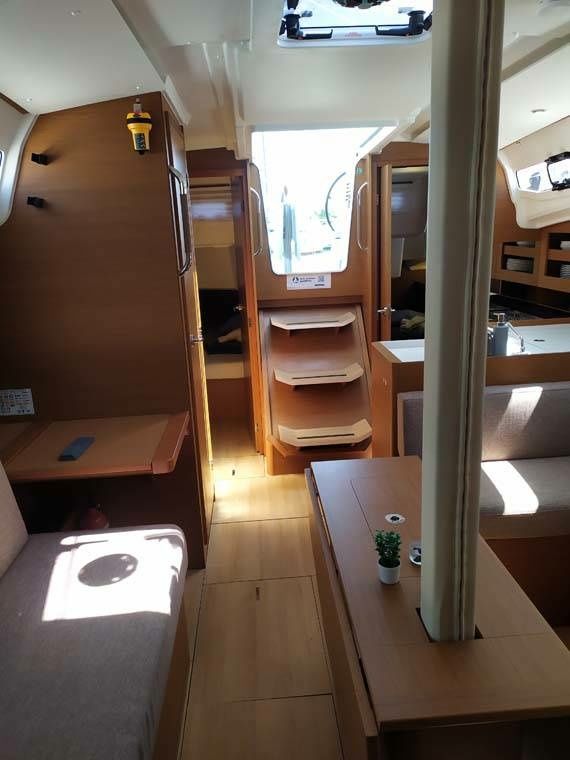 Jeanneau Sun Odyssey 380 | Bright Elli