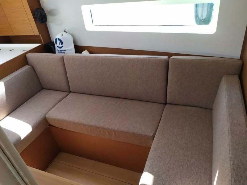 Jeanneau Sun Odyssey 380 | Bright Elli