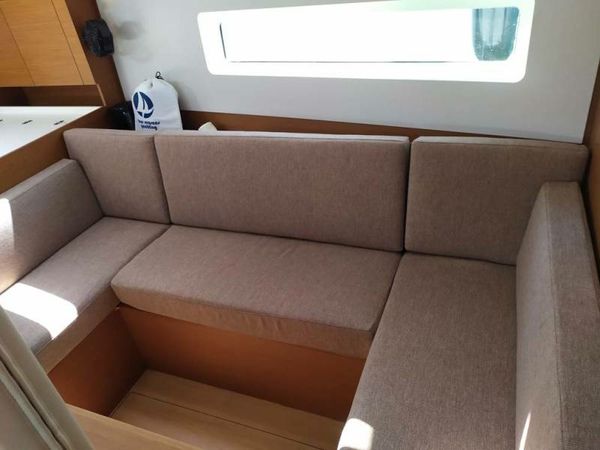 Jeanneau Sun Odyssey 380 | Bright Elli