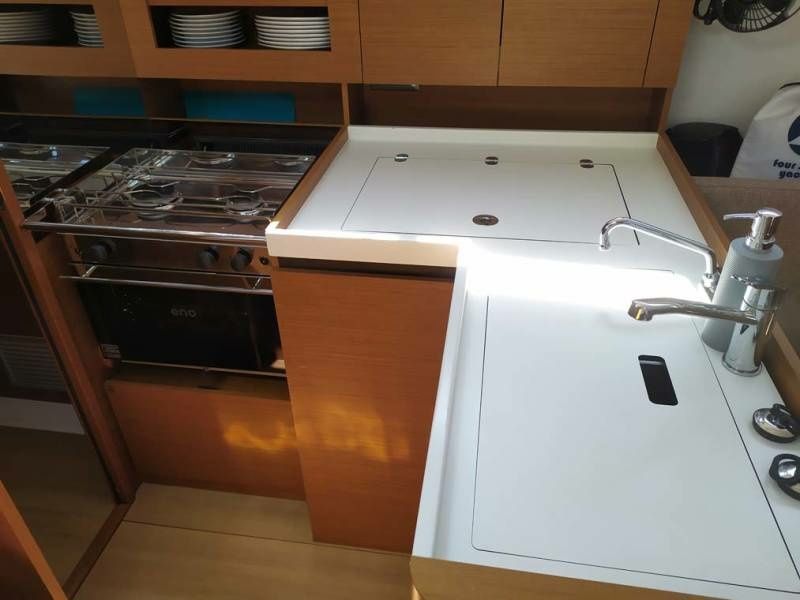 Jeanneau Sun Odyssey 380 | Bright Elli