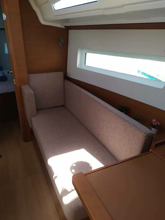 Jeanneau Sun Odyssey 380 | Bright Elli