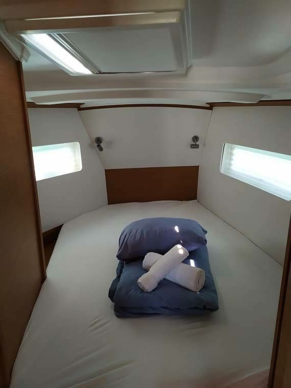Jeanneau Sun Odyssey 380 | Bright Elli