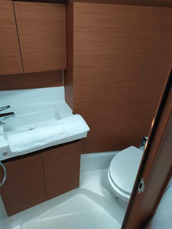 Jeanneau Sun Odyssey 380 | Bright Elli