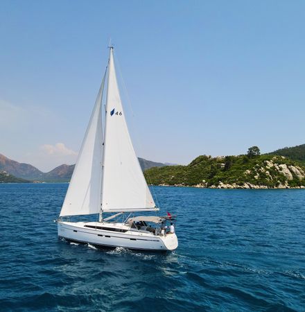 Bavaria Cruiser 46 | Classy