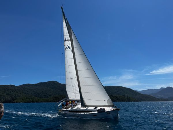 Bavaria Cruiser 46 | Classy